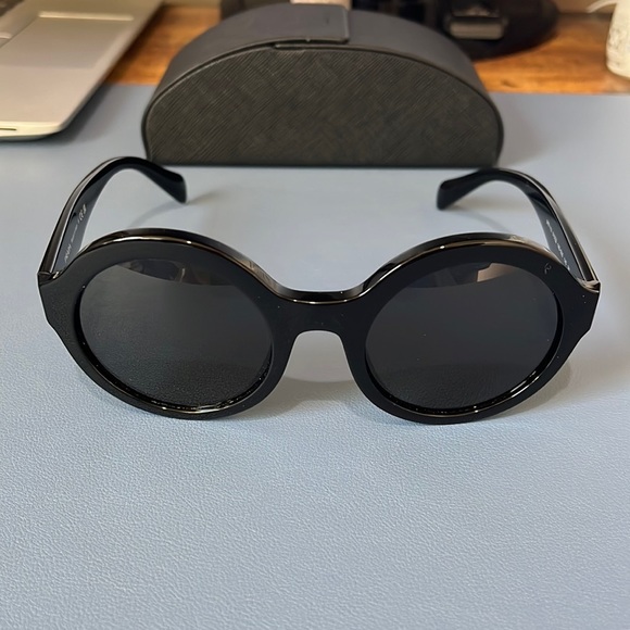 Beautiful Prada Sunglasses - Picture 1 of 9